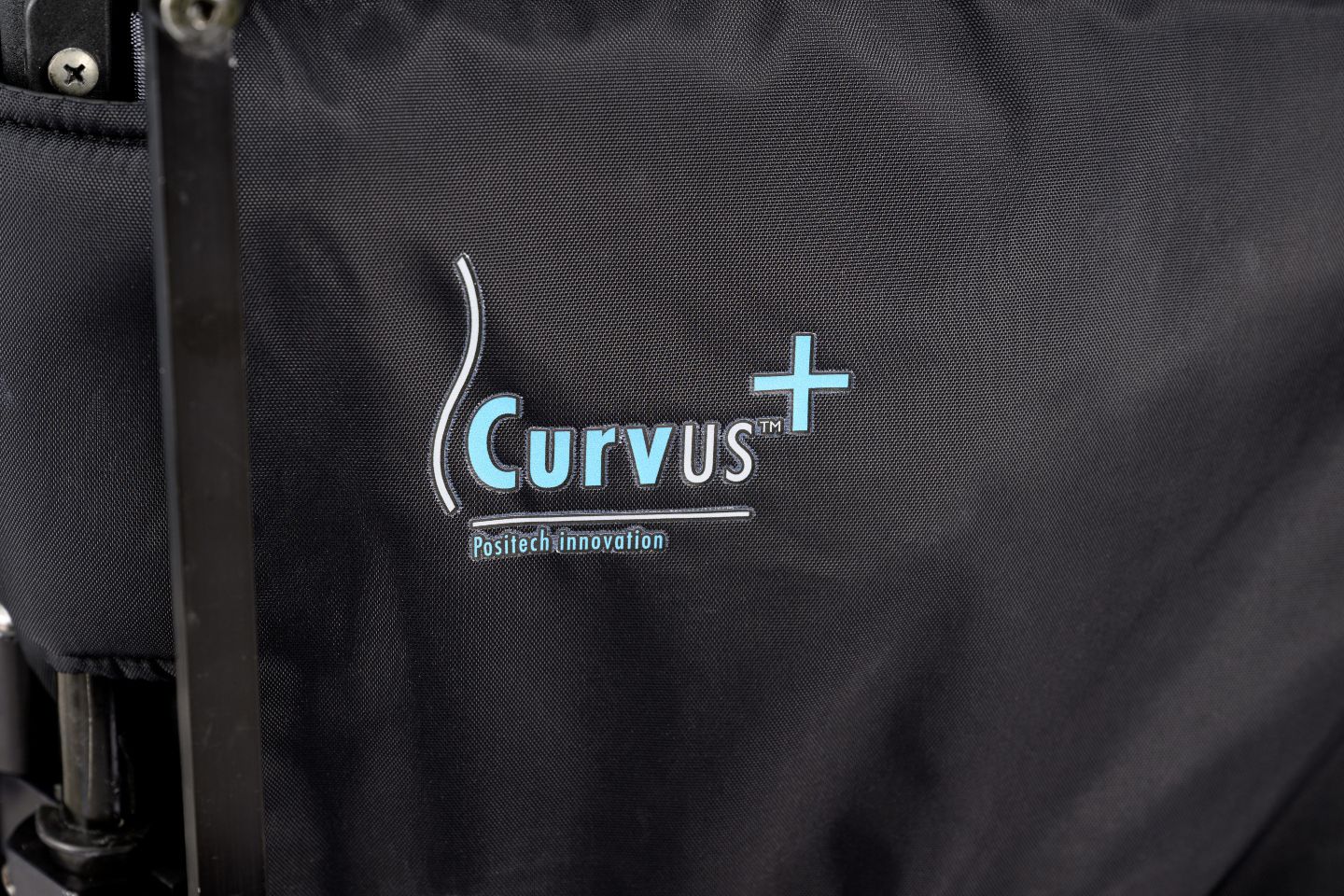 Curvus+ zoom Curvus+ Logo