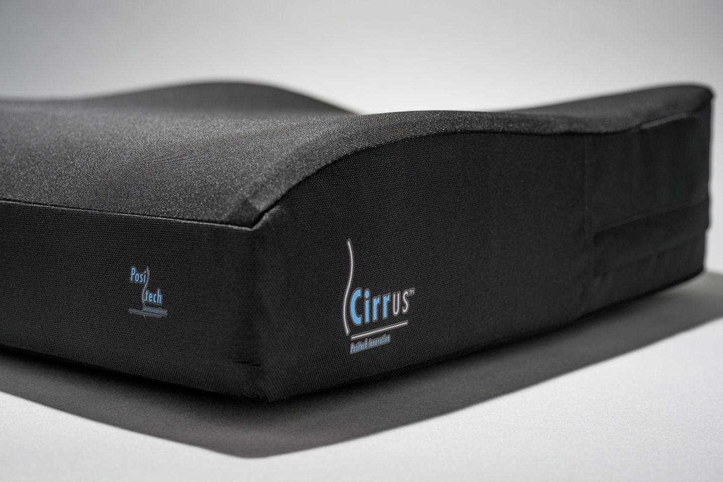 Cirrus Logo Coussin Cirrus vue de côté